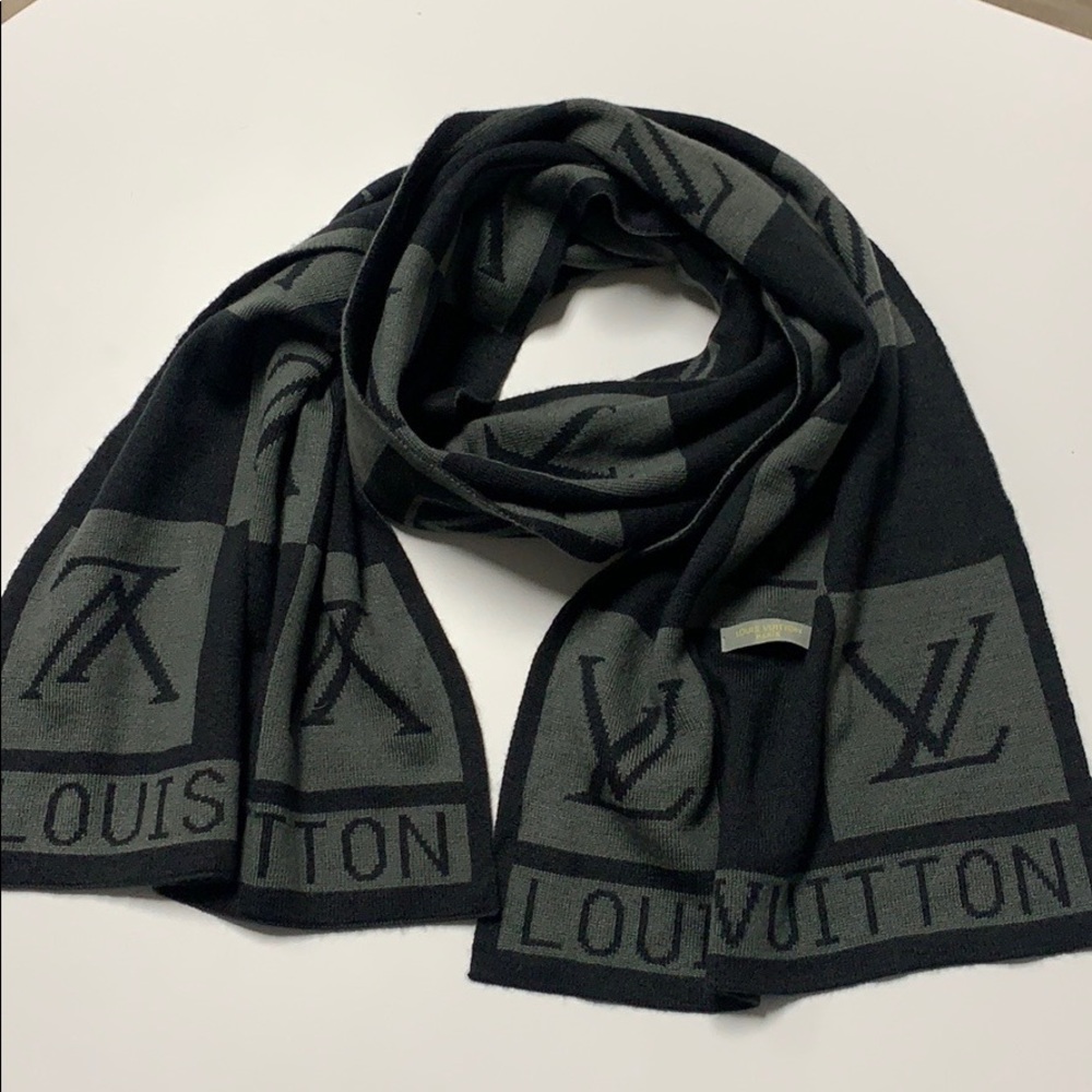 Louis Vuitton scarf